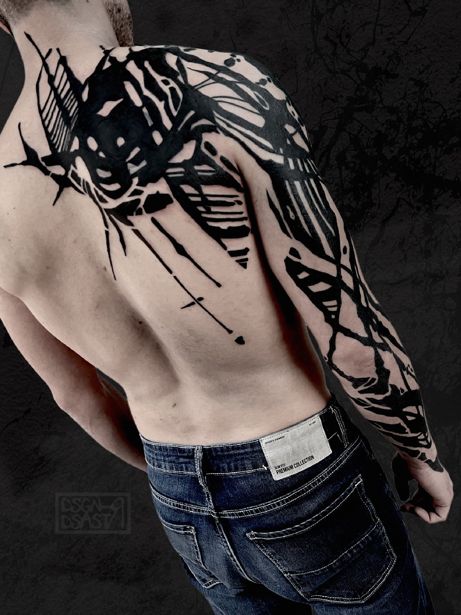 Blackout Tattoo: piel y tinta negra