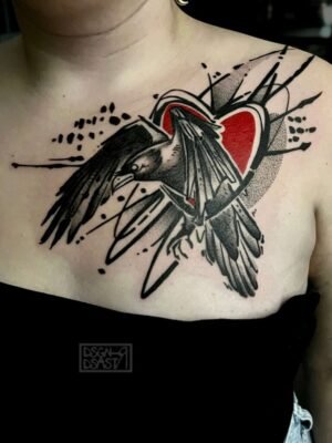 Tatuaje abstracto con pájaro y color rojo